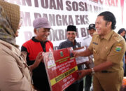 Dorong Pertumbuhan Ekonomi Masyarakat, Pj Gubernur Banten Al Muktabar Menyalurkan Bantuan Sosial ke Kabupaten Serang