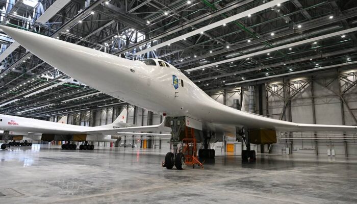 Rusia Mulai Produksi Tupolev-160, Salah Satu Pesawat Tempur Terkuat di Dunia