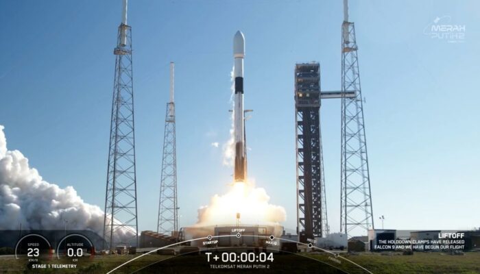 SpaceX Luncurkan Satelit Komunikasi Indonesia