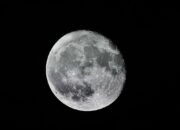 Upaya NASA Memahami Debu Bulan Melalui Eksperimen Interaksi Regolith Elektrostatik