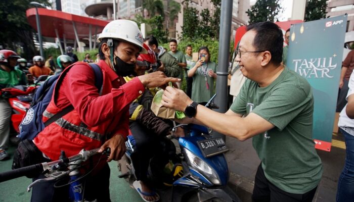 APP Group dan Tzu Chi APP Thamrin Berbagi Takjil dengan Kemasan Ramah Lingkungan