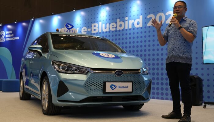 Blue Bird Rilis Taksi Listrik Baru Gunakan BYD e6 Gen 2