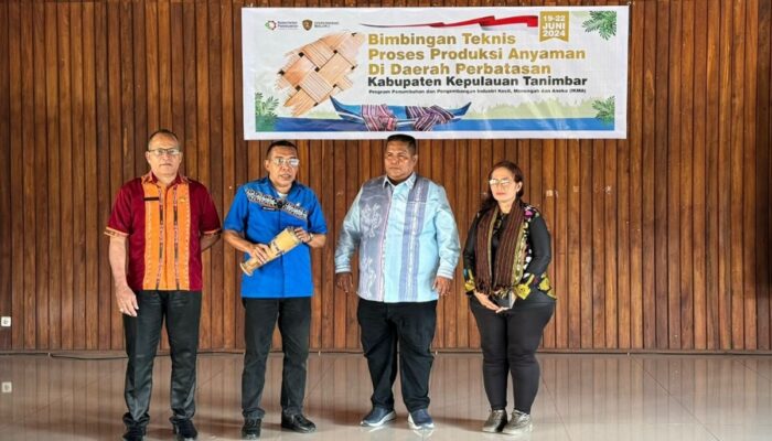 Dorong Ekonomi dan Wirausaha Baru, Dinas Perindag Gelar Bimtek Kerajinan Anyaman Pandan Kepulauan Tanimbar