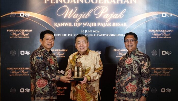 BCA Kembali Dianugerahi Penghargaan Wajib Pajak 2024