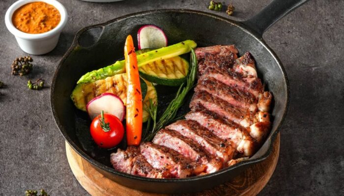 Inovasi Steak Lokal, Menu Baru Steak Hotel by HOLYCOW! dengan Sentuhan Chef Yuda Bustara