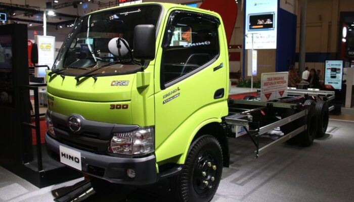 Hino Perkenalkan Truk Light Duty 6×2 Pertama di Indonesia pada GIIAS 2024