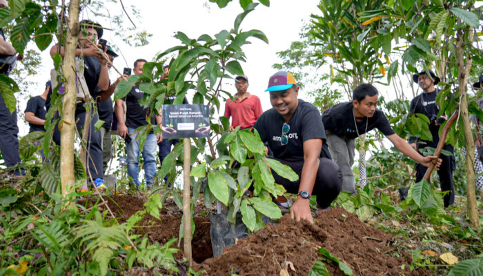 Tanam 2.000 Pohon di Koridor Satwa Liar Hutan Bali Barat