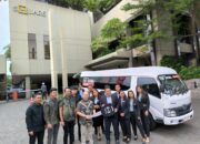 Hino Serahkan Bus 115 SDBL Primecav L kepada iHotel Batam