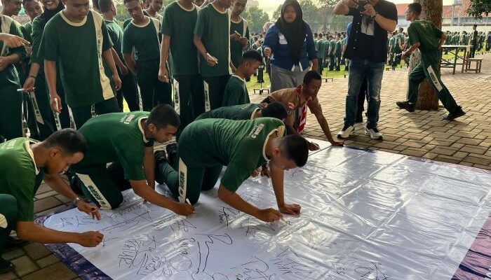 SMKN 3 Yogyakarta Kolaborasi dengan Tim Riset BRIN-LPDP Deklarasikan Sekolah Damai
