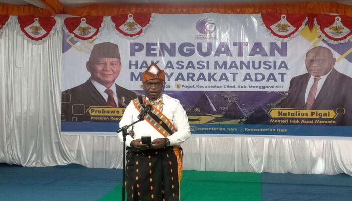 Menteri HAM Natalius Pigai Berikan Penguatan HAM untuk Masyarakat Adat di Kabupaten Manggarai