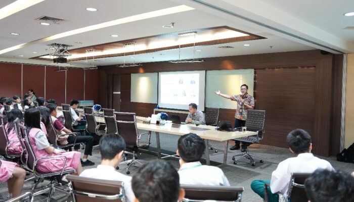 Sinarmas Sekuritas Gencarkan Literasi Pasar Modal untuk Pelajar Lewat Company Visit