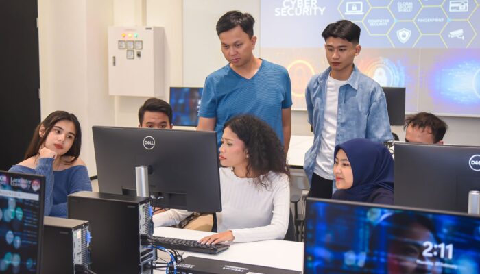 DLI Buka Akses Kuliah Global Deakin & Lancaster University di Indonesia