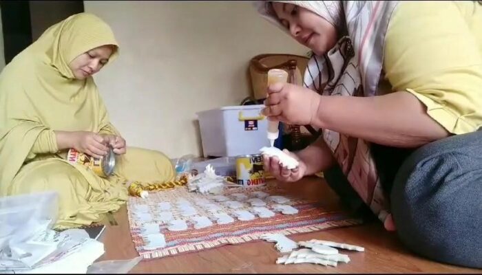 Keteguhan Perempuan Bukittinggi dalam Melestarikan Kerajinan Tangan
