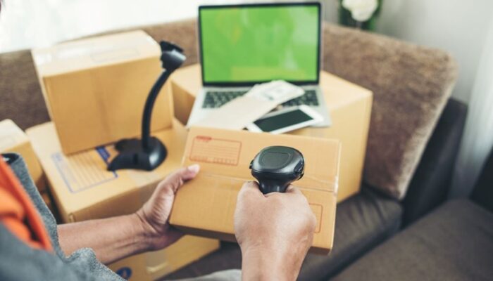 Barcode vs RFID: Mana yang Tepat untuk Efisiensi Bisnis Anda?