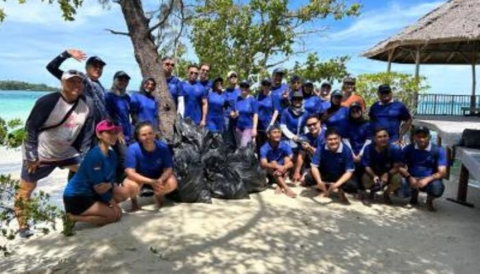 EIB Global Gelar Aksi Bersih Pantai dan Restorasi Terumbu Karang Kepulauan Seribu