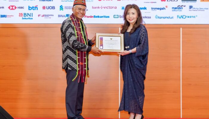 Dorong Investasi SBSN, BCA Raih Penghargaan Mitra Distribusi Terbaik dari Kementerian Keuangan