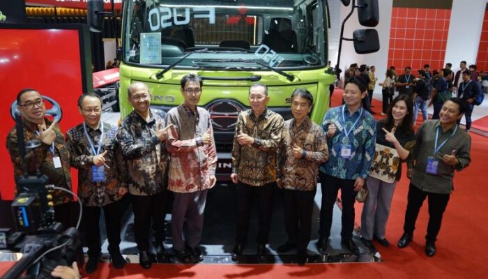 Hino Luncurkan Bus 4×4 untuk Operasional Medan Berat